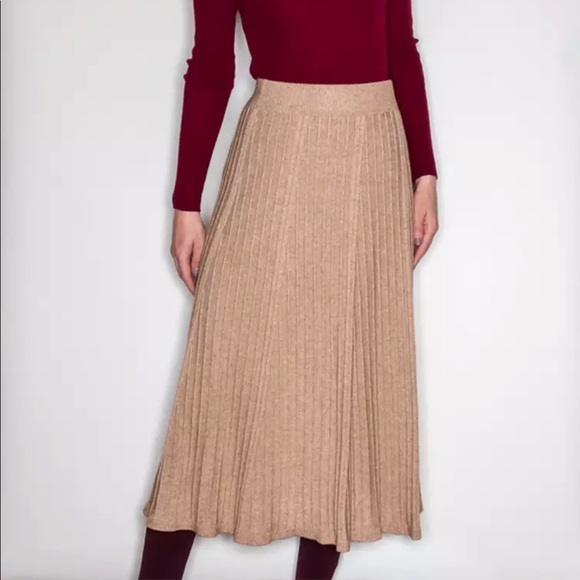 LAST ONE!!! Knitted Pleaded Sweater Skirt - Picture 3 of 5